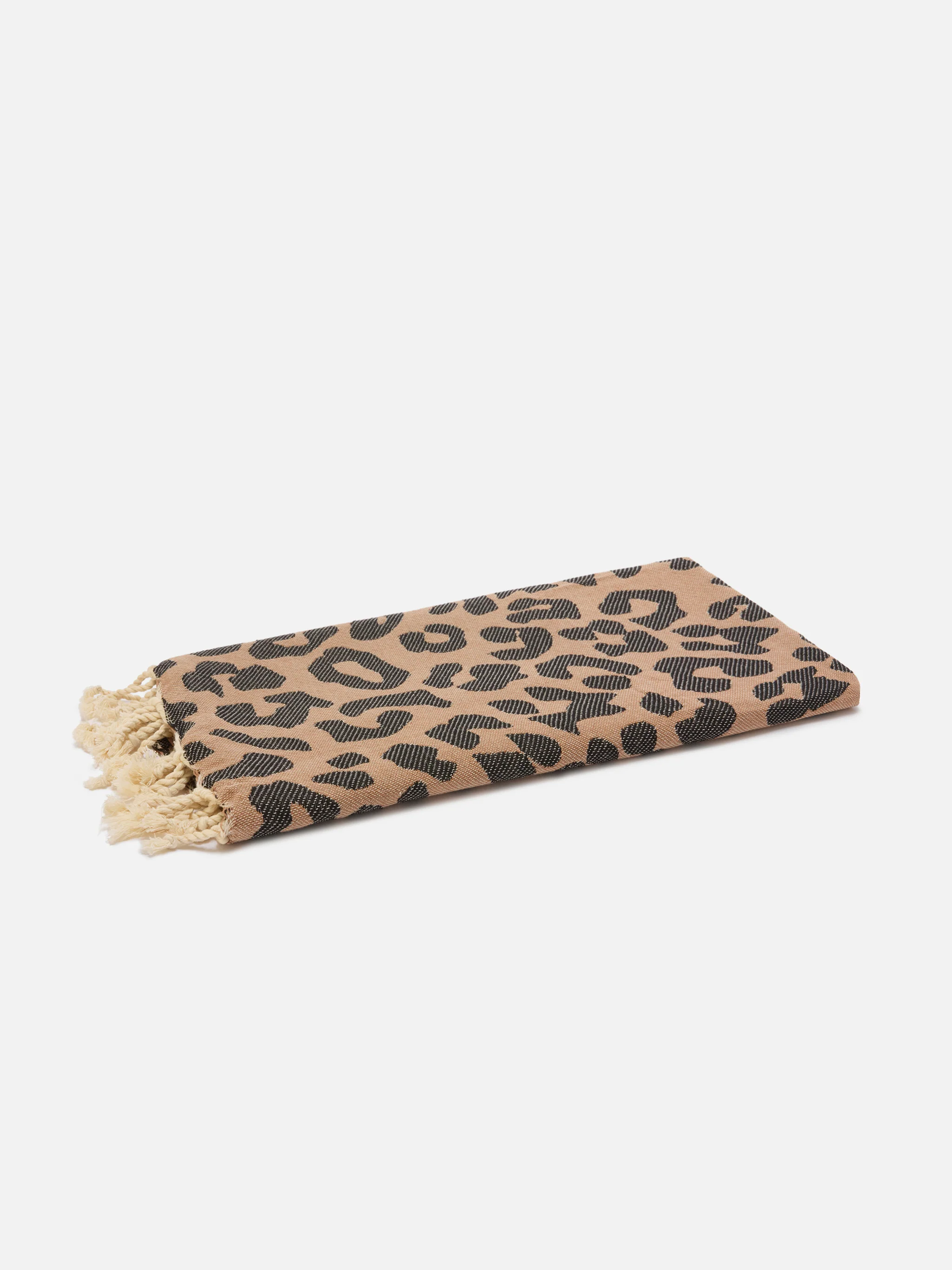 Foutas cotton Jaquard beach towel with leopard pattern - Image 3