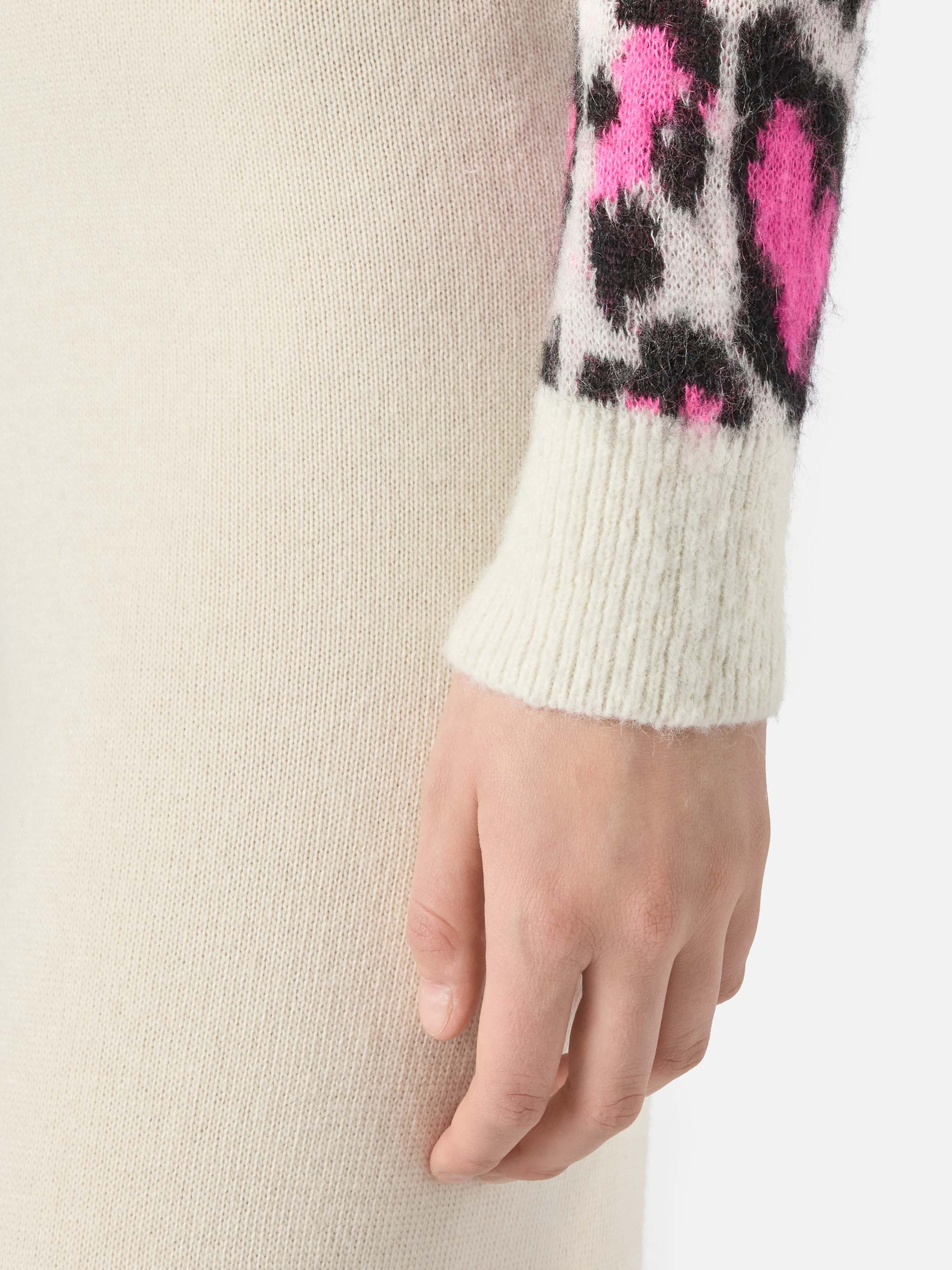 New Queen crewneck crop sweater with Leopard Hearts - Image 4