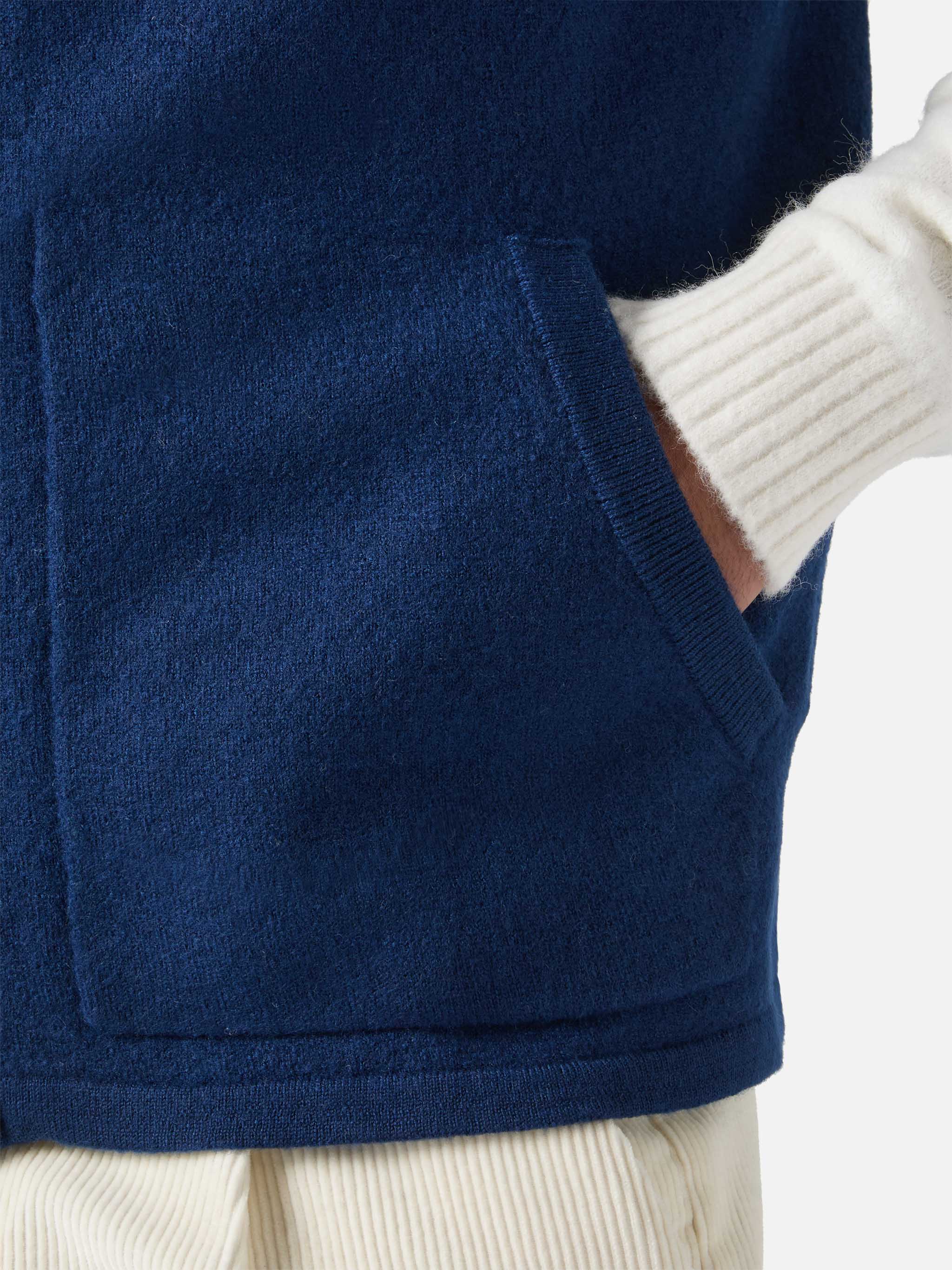 Sleeveless vest Chioto in navy blue - Image 4