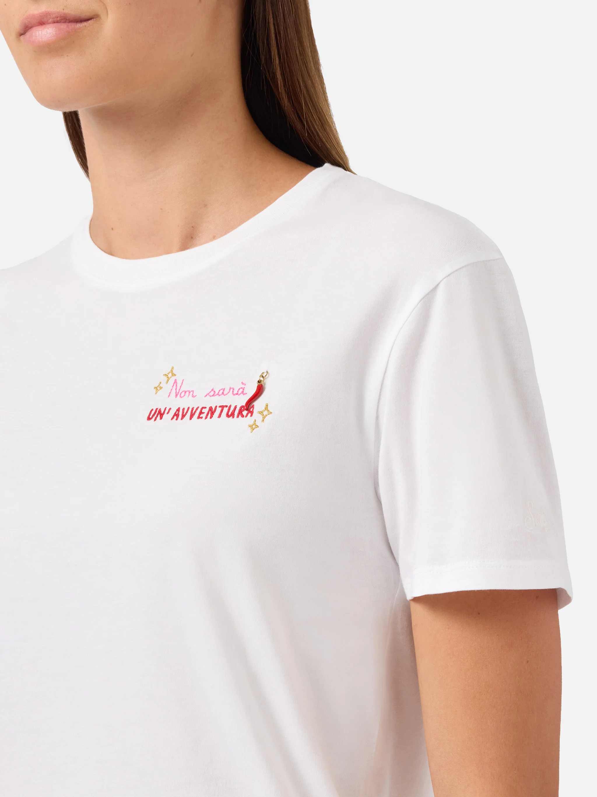 White Emilie T-shirt with Non sarà un'avventura embroidery and charm