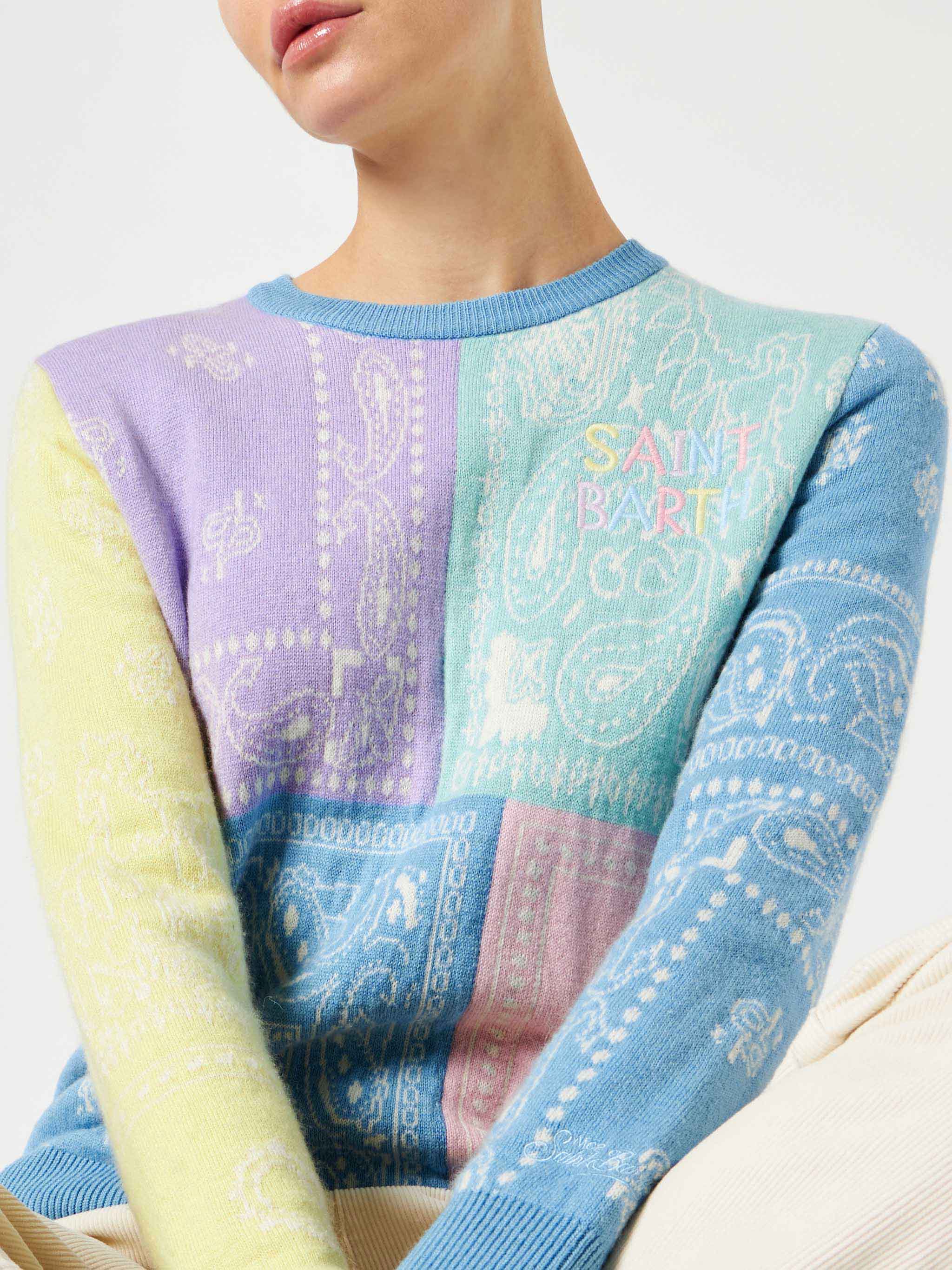 Woman brushed sweater with bandanna print - Image 2