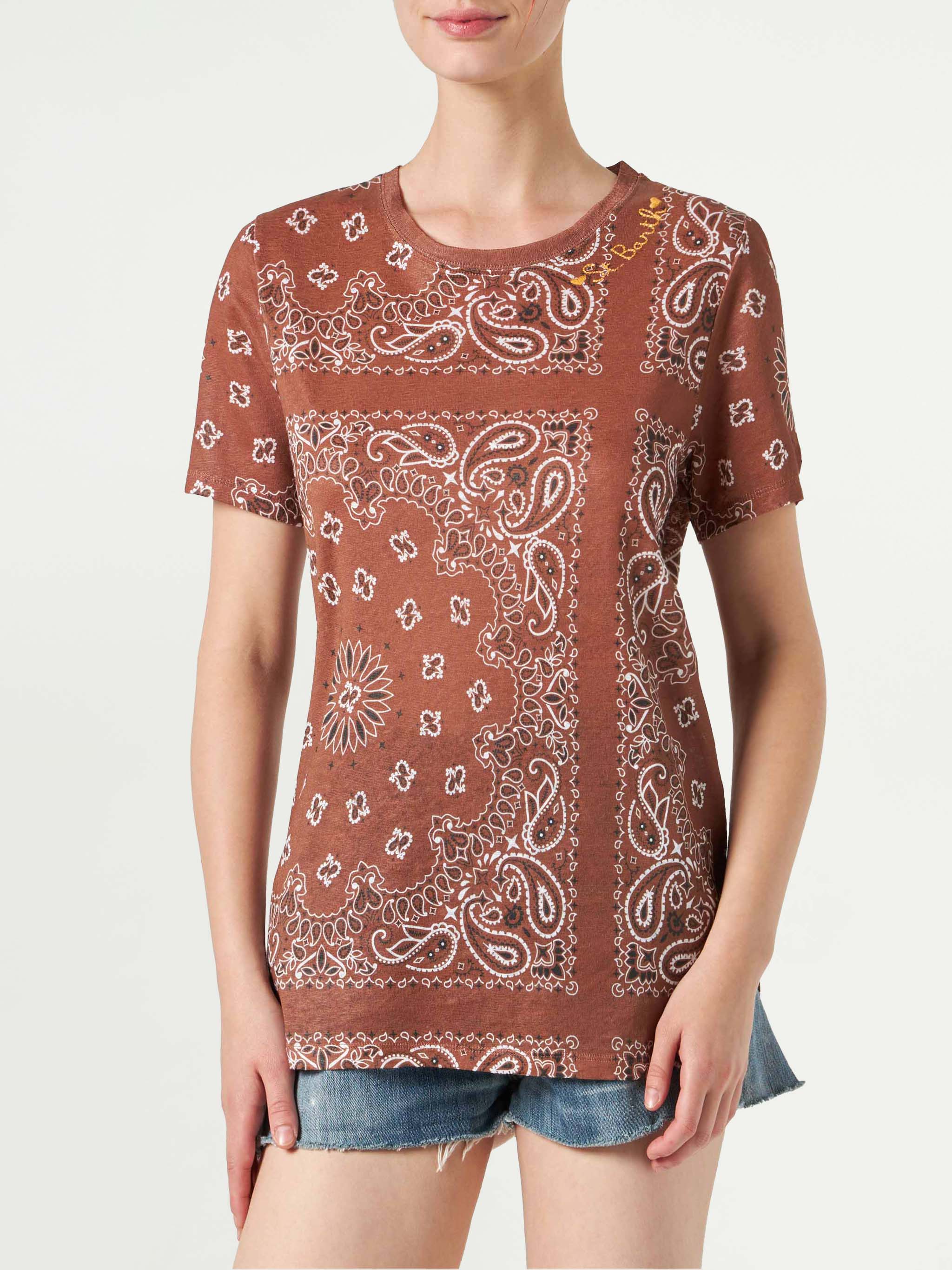 Brown Scarlett linen t-shirt with bandana print