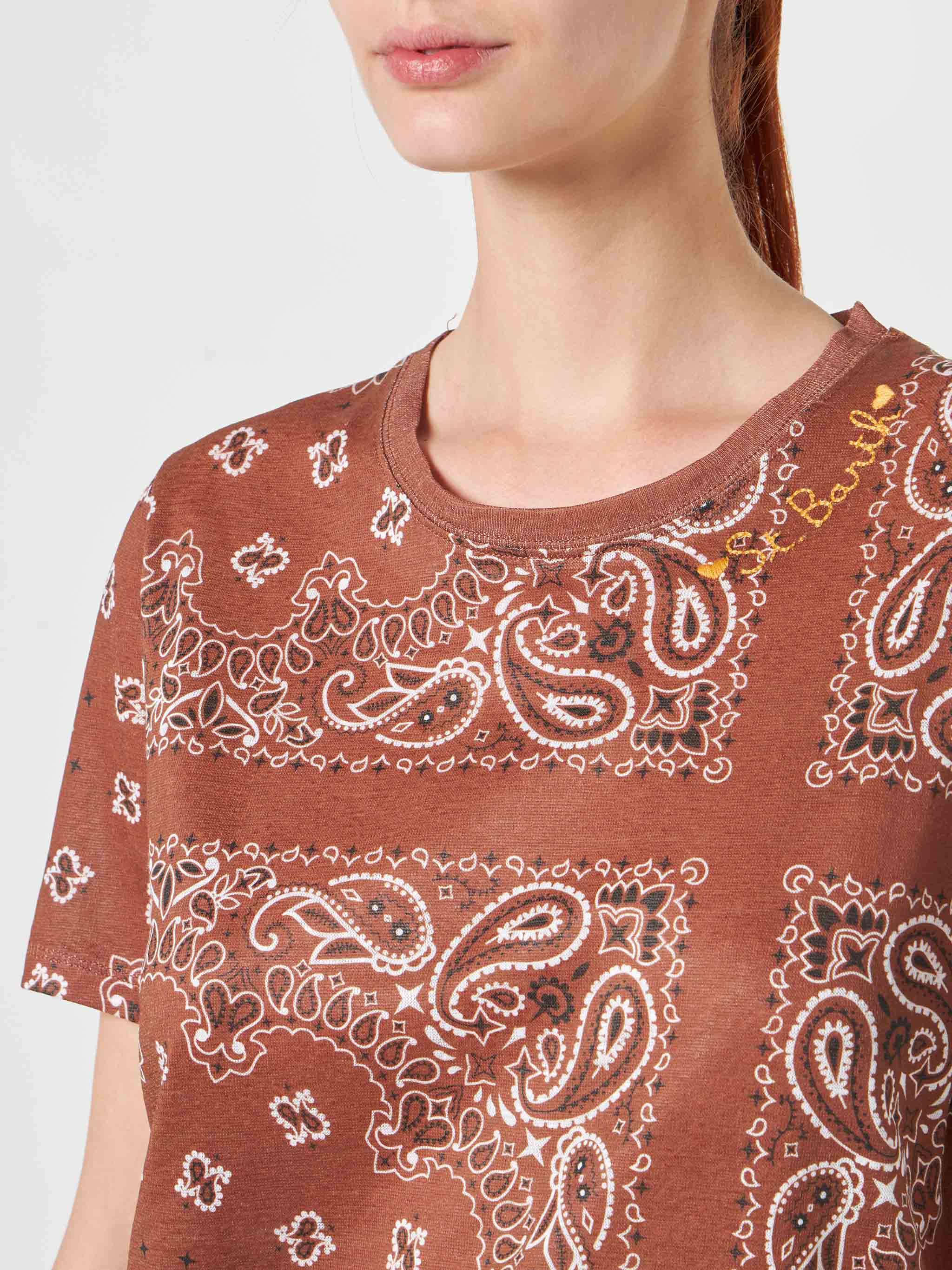 Brown Scarlett linen t-shirt with bandana print - Image 2